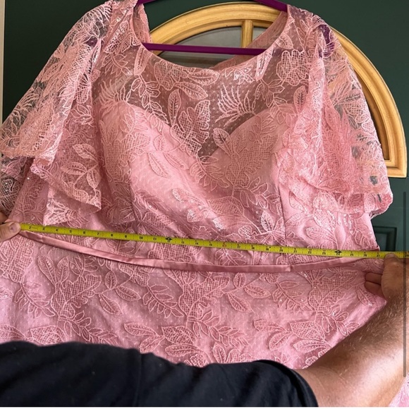 JJ House pink sequins WOMENS 26/28 With lace and sequins all over built …🫶 - Picture 4 of 10